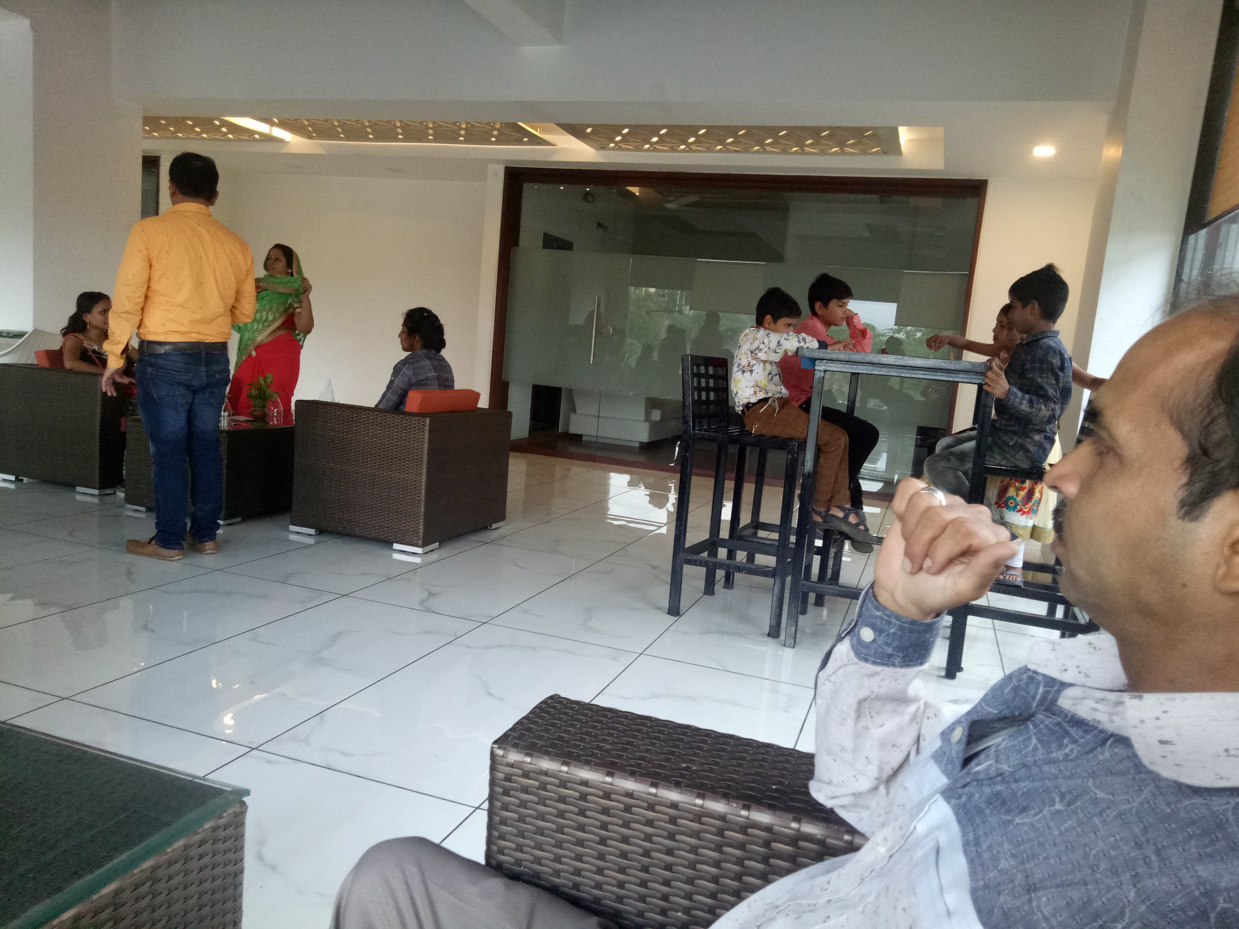 Crimson Park Shripriya Hotel-浴室