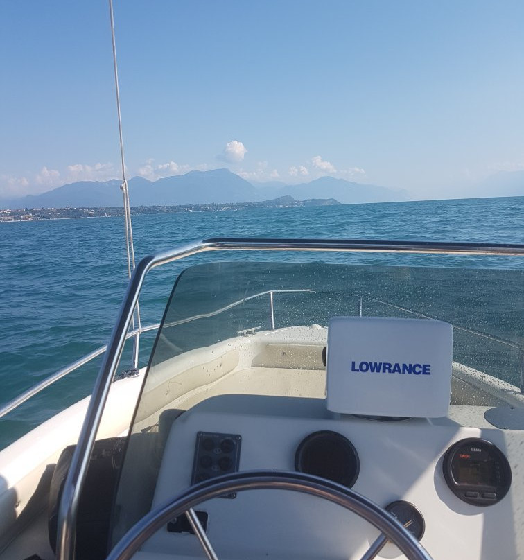 Dolphin Boat snc-代森扎诺-德尔加达必去景点