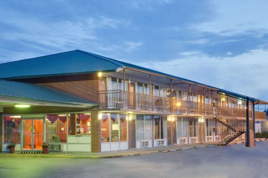 纽波特戴斯酒店-官方