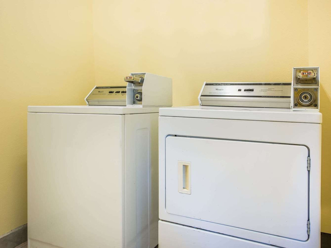 奥古斯塔艾森豪威尔堡附近温德姆戴斯套房汽车旅馆主图