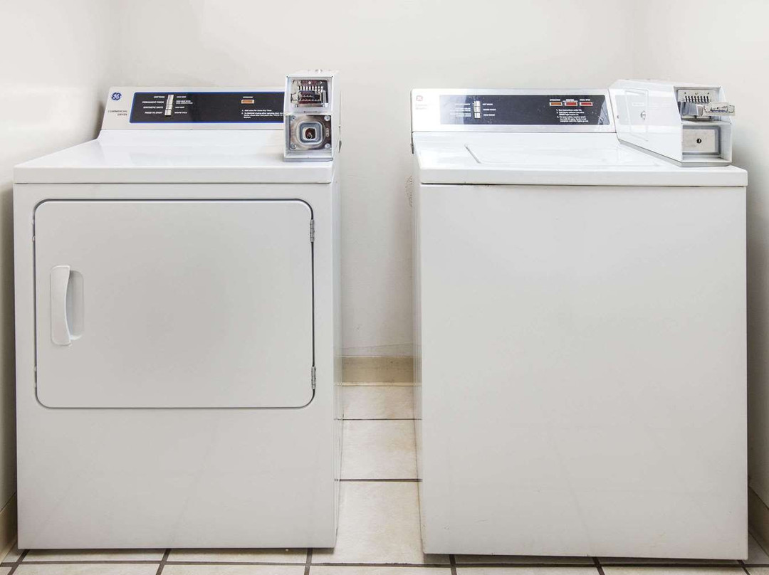 Super 8 by Wyndham Clinton主图