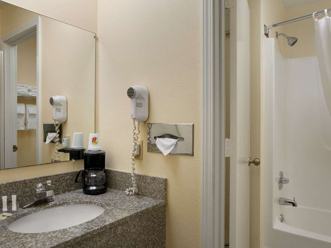 Super 8 by Wyndham Columbia City主图