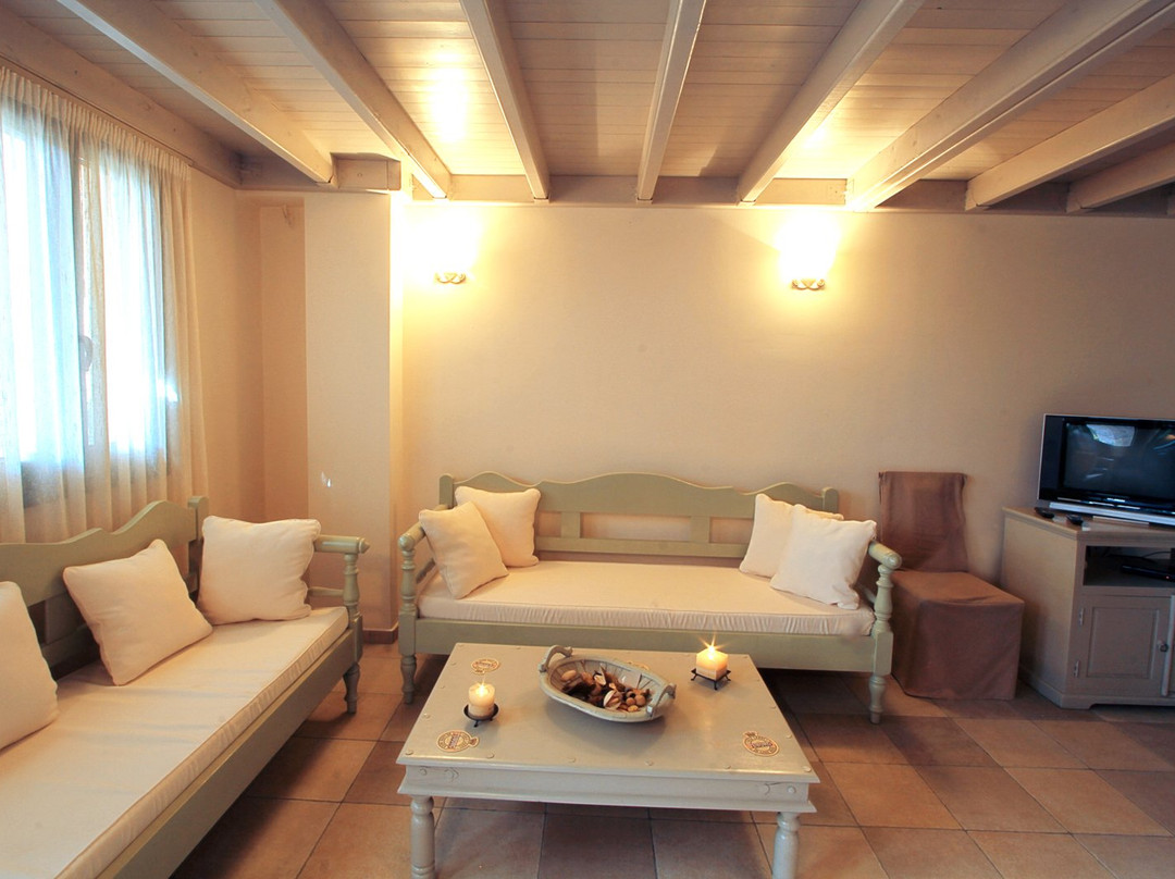 Lydia Lithos Houses主图