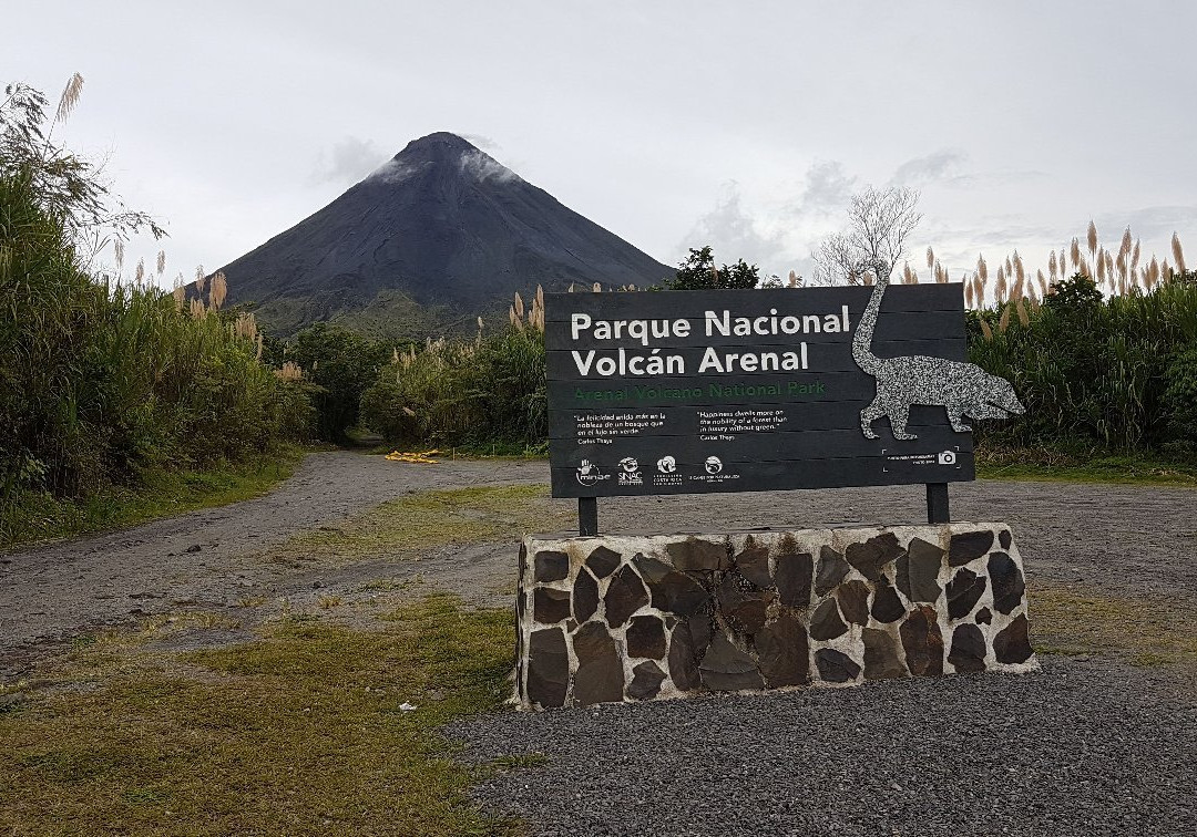 阿雷纳火山景点图片
