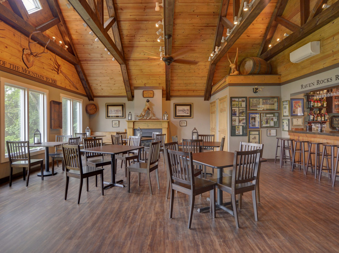 Twin Oaks Tavern Winery景点图片