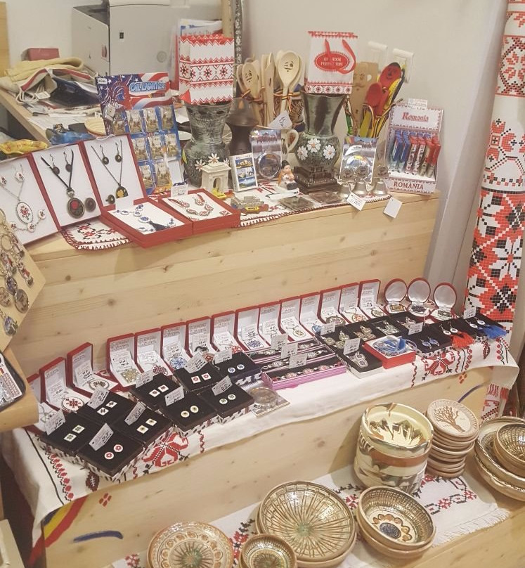 Romanian Folk Art Fashion景点图片