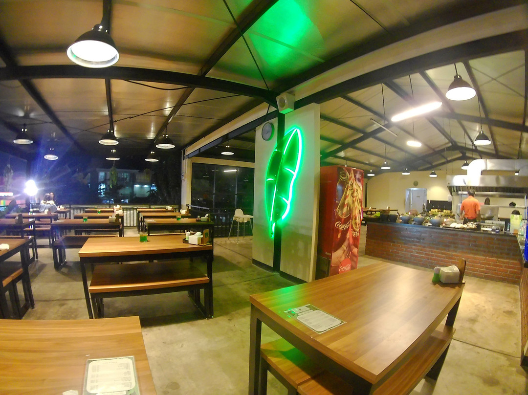 Isola餐馆和美食-Alas Daun