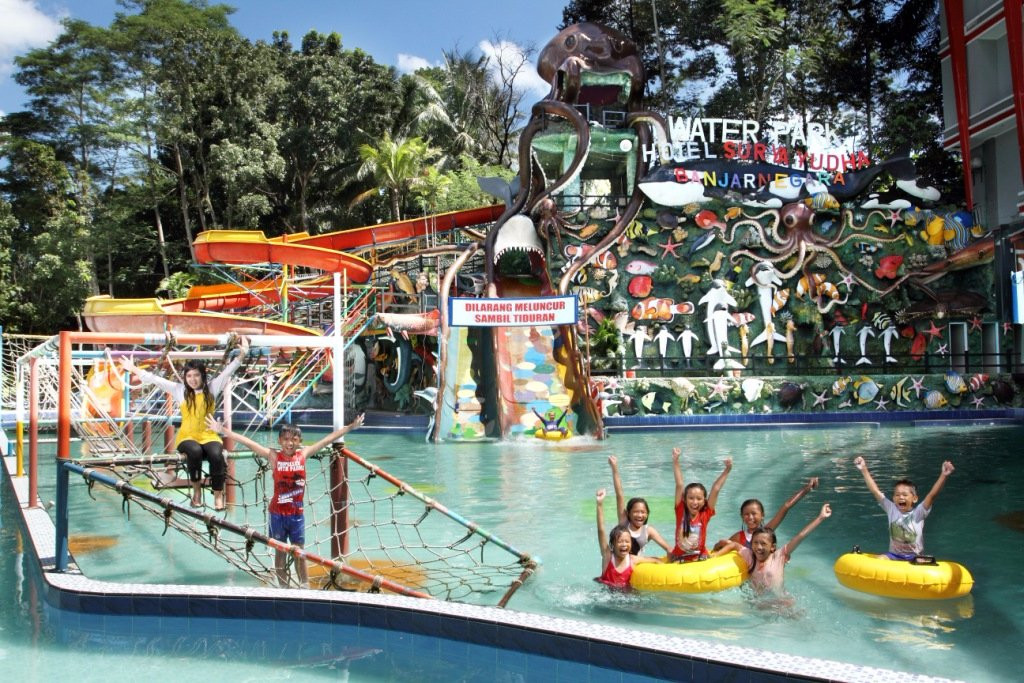 Surya Yudha Hotel主图