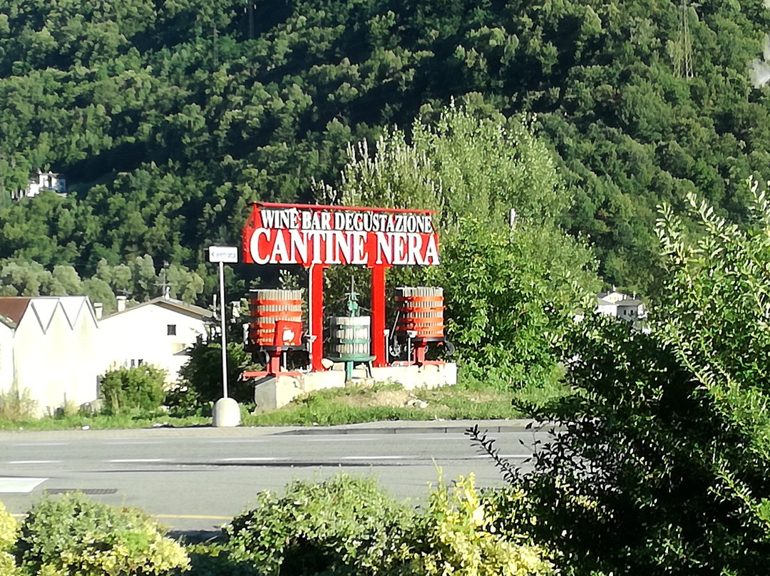 Cantine Nera Wine Bar景点图片