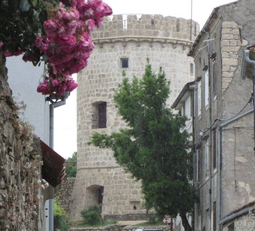 Cres Tower景点图片