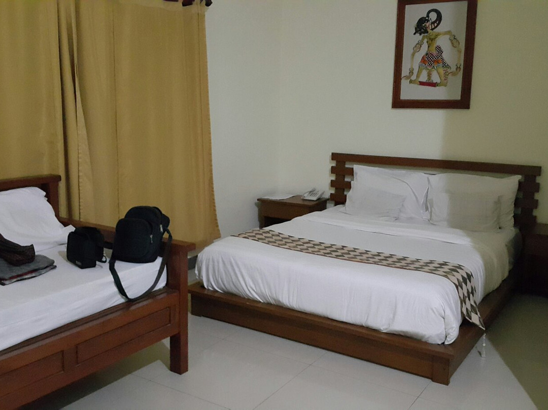 炽布大酒店主图