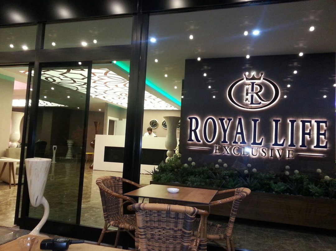 Royal Life Exclusive Hotel主图
