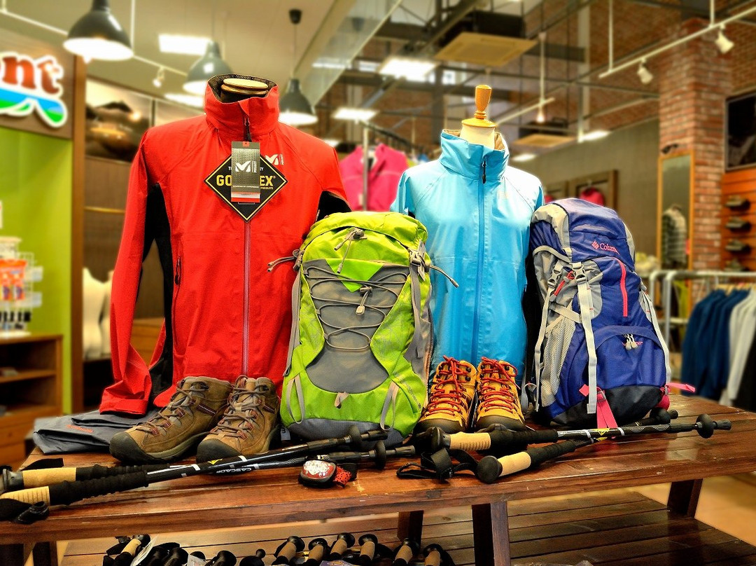 Mountaineering Gear Rental Shop La Mont景点图片