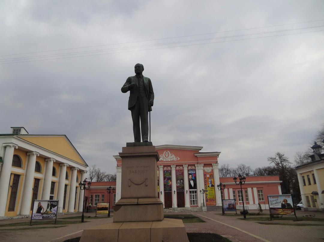 Monument to Academician Pavlov景点图片