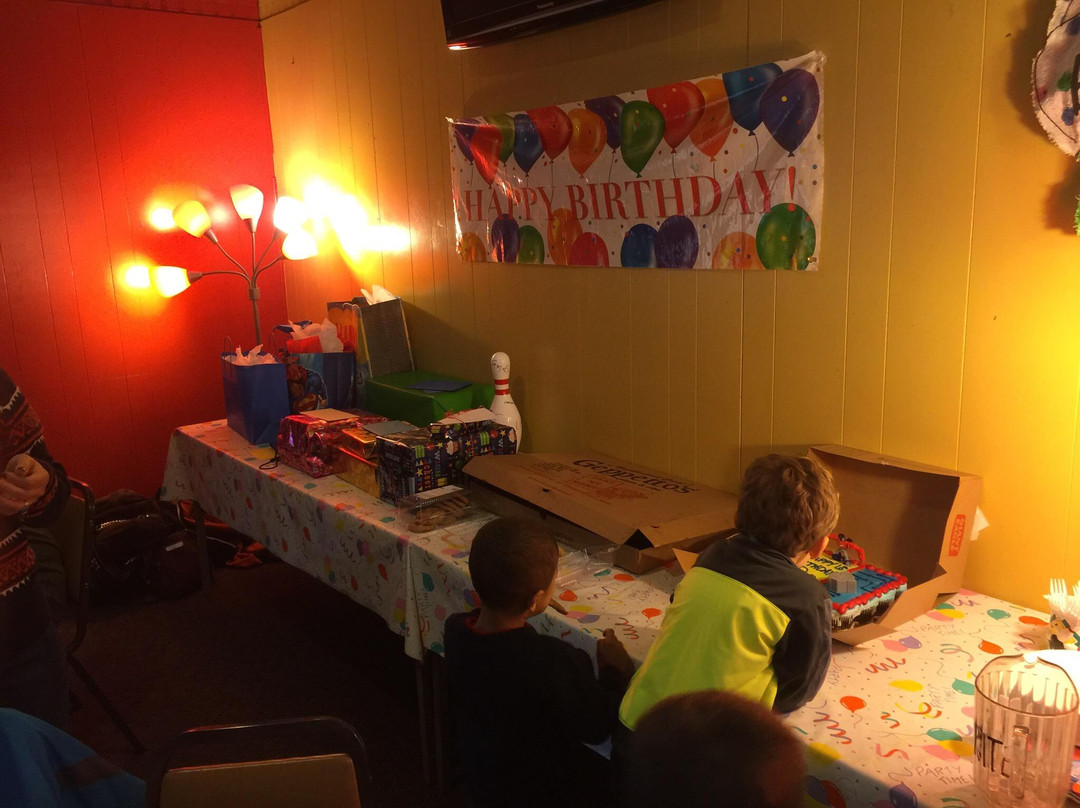 Bay Lanes Bowling-Bay Village必去景点