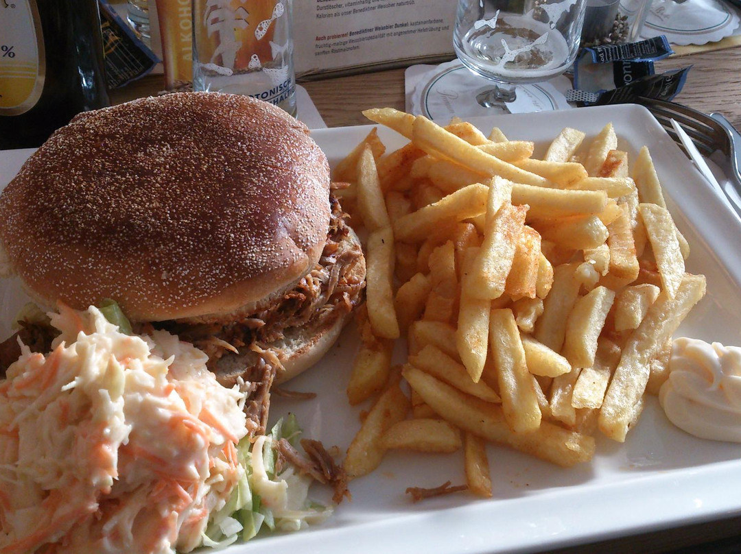 Bitburg餐馆和美食-Bitburger Bierhaus