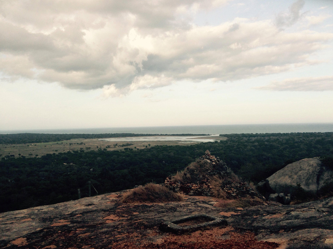 Kudumbigala Monastery-阿鲁甘湾必去景点