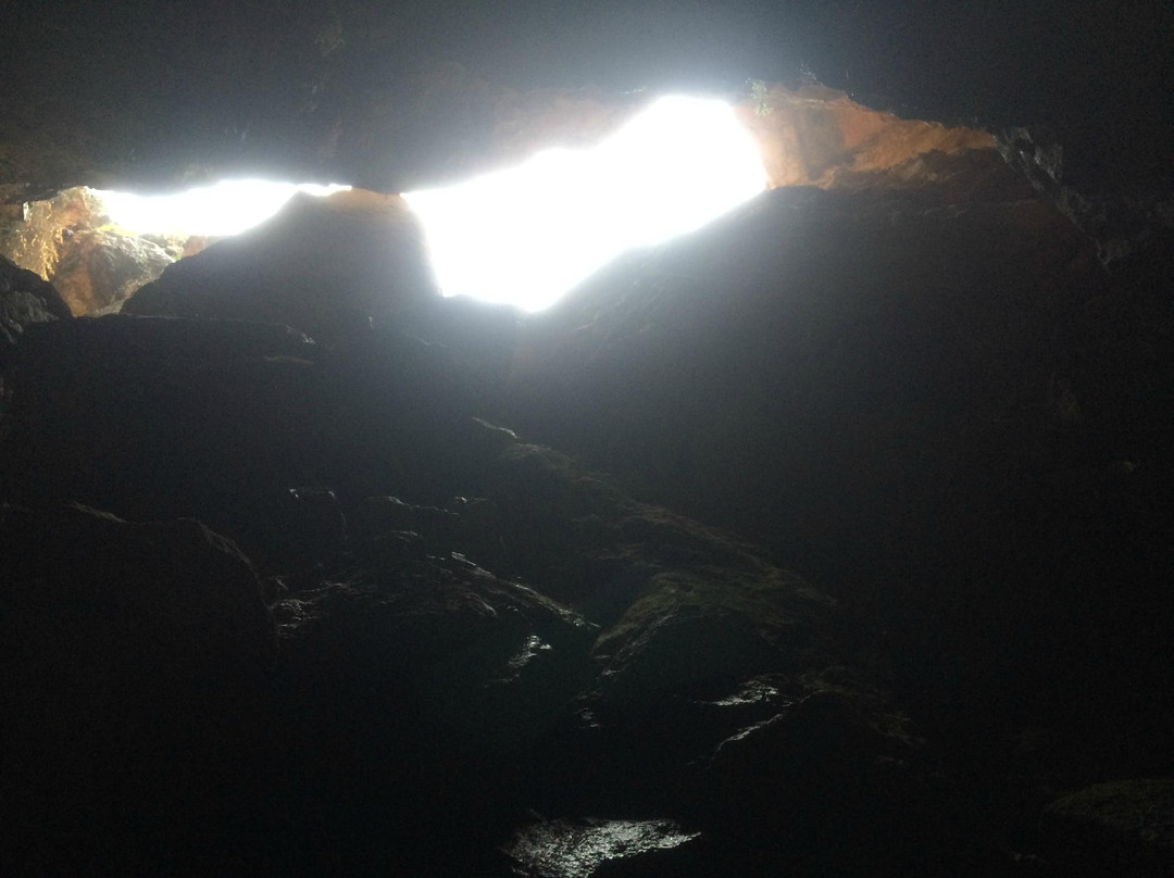 Cave Peristeri-Methana必去景点