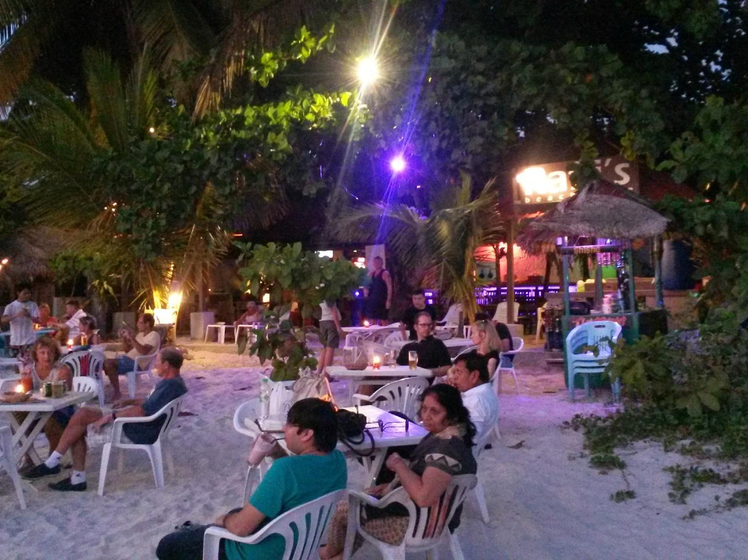 Rafii's Bar Cafe & Cube Shisha-珍南海滩必去景点