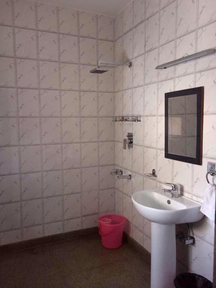 Kapoor Residency-浴室