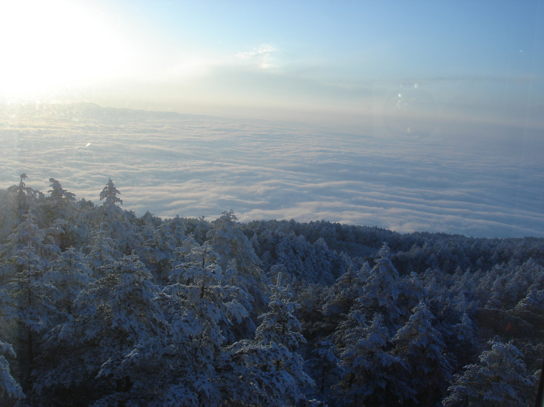 峨眉山金顶山庄主图