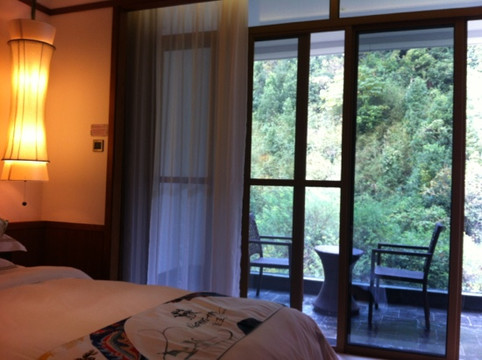 金秀盘王谷酒店主图