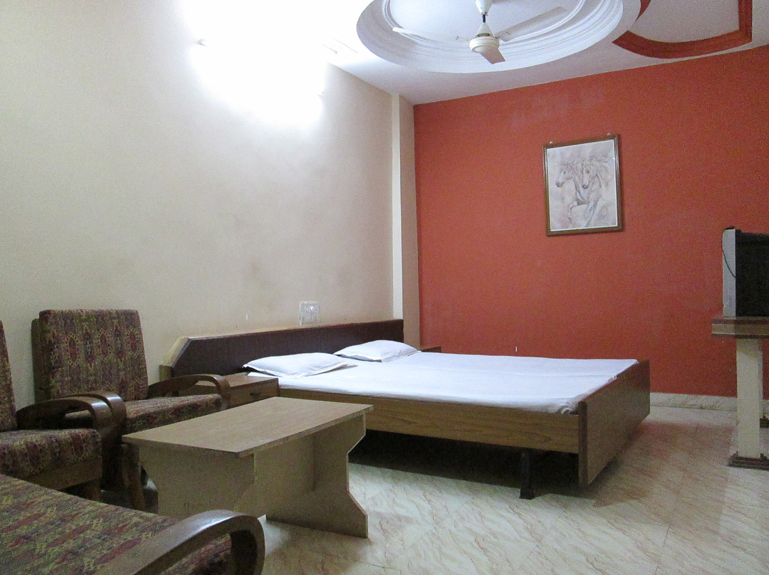 Hotel Dwaraka Deluxe主图