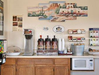 Super 8 by Wyndham Benson主图