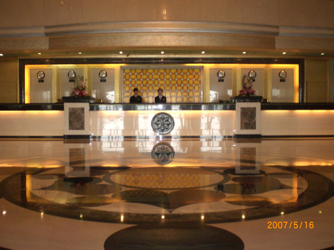 上海青青大酒店主图