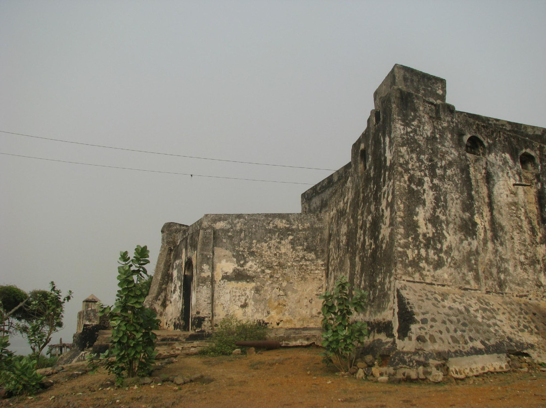 Fort Lijdzaamheid-Apam必去景点