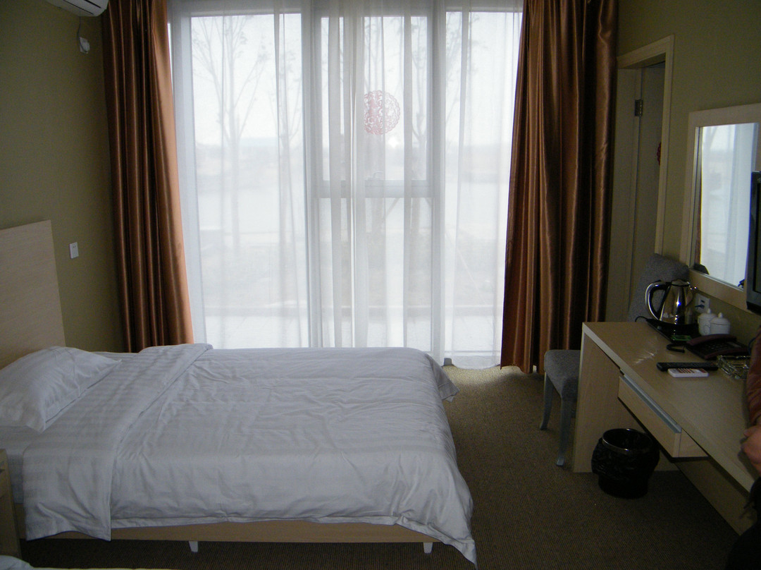 金黄海大酒店主图