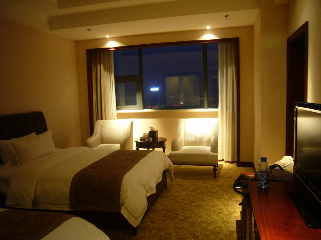 鼎立国际大酒店主图