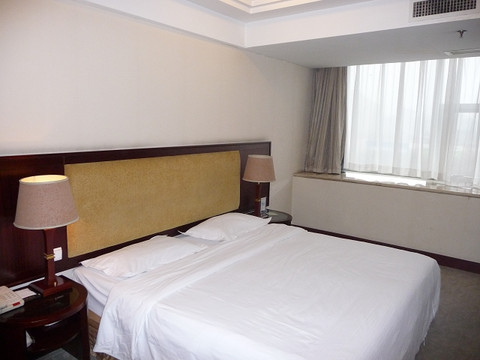 西安水晶岛酒店（省体育馆地铁站高新万达ONE店）主图