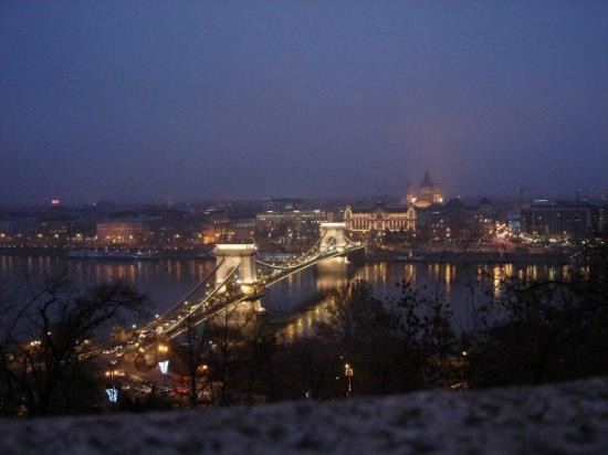 铁索桥（Szechenyi lanchid）-布达佩斯必去景点