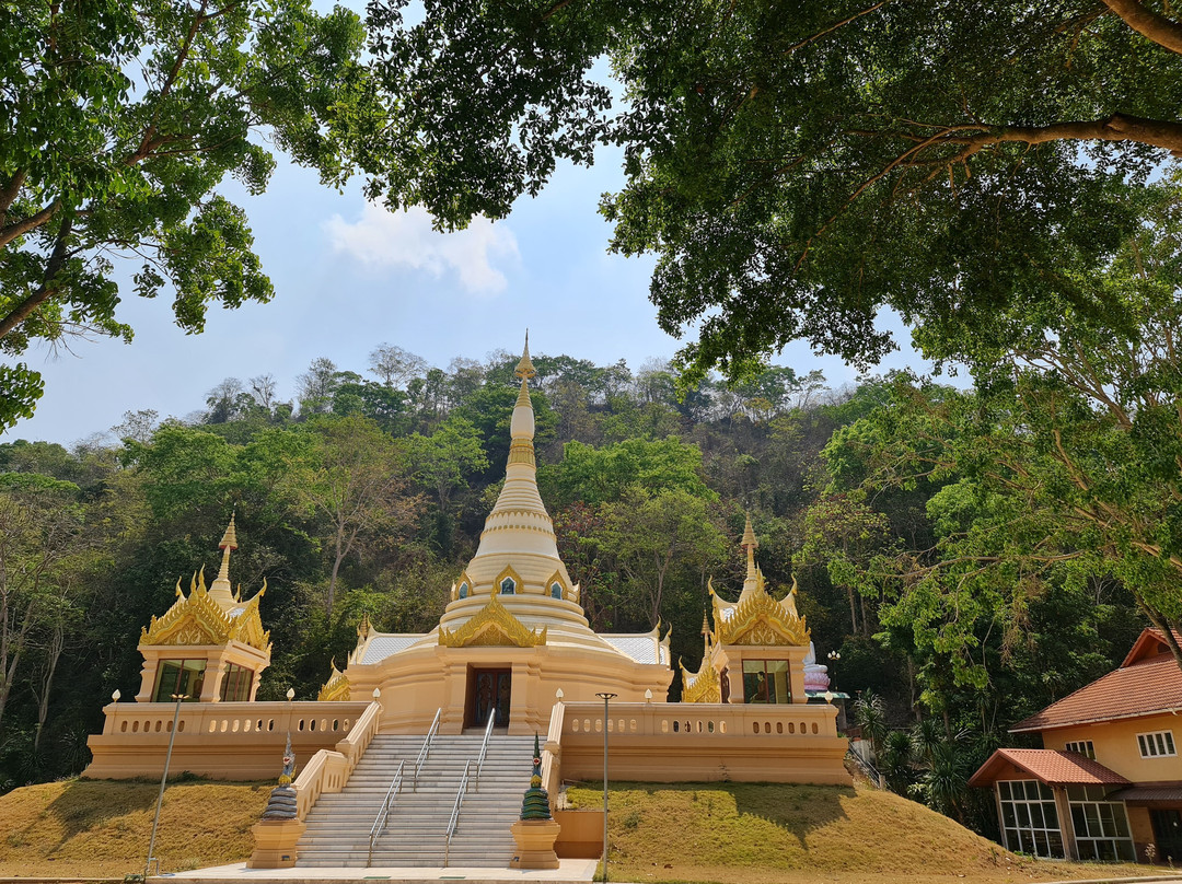Wat Tham Santitham景点图片