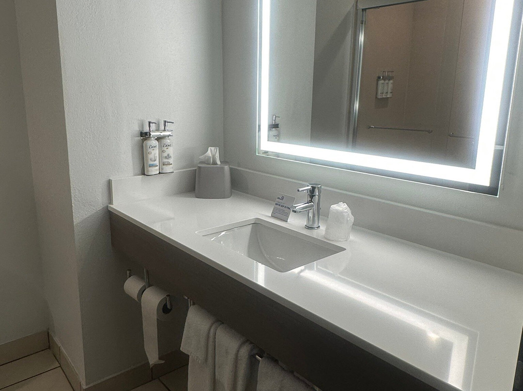 Holiday Inn Express & Suites Salina主图