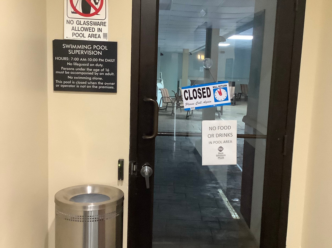 Portage Hotel & Suites主图