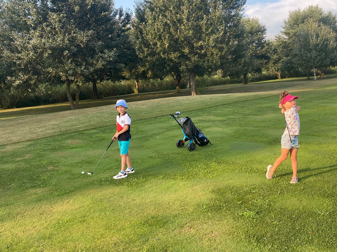 Golf Club Rayevskiy景点图片