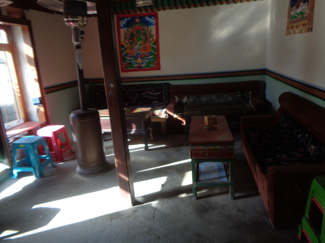 Lotus Holiday Inn主图