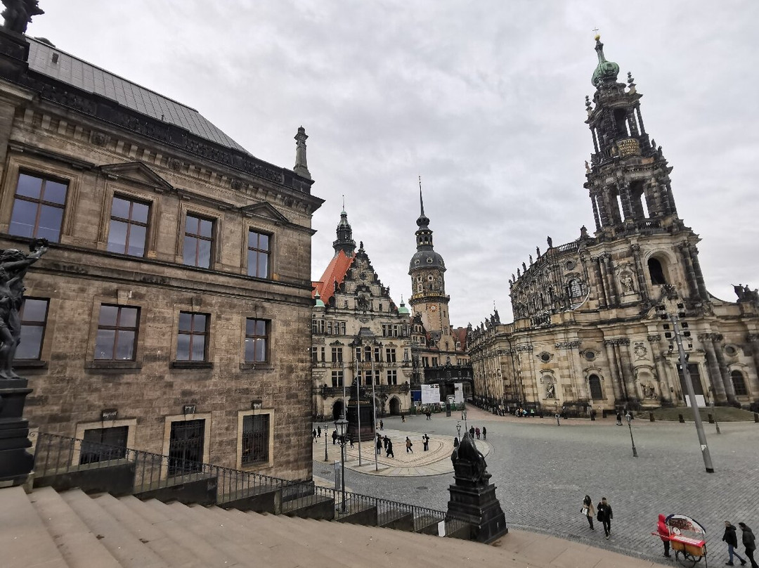 Schlossplatz-德累斯顿必去景点