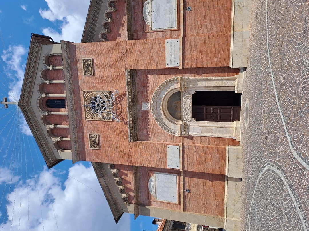 Chiesa della Santissima Trinità-Aielli必去景点