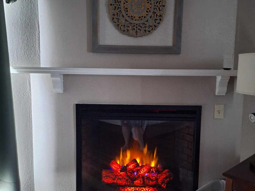 D. Hotel Suites and Spa主图