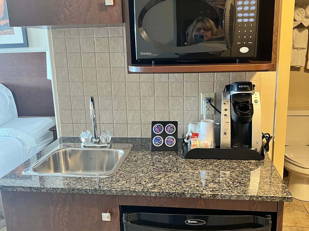 华美达高地河流酒店主图