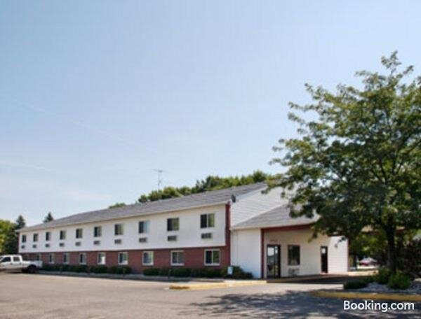 Becker Inn & Suites主图