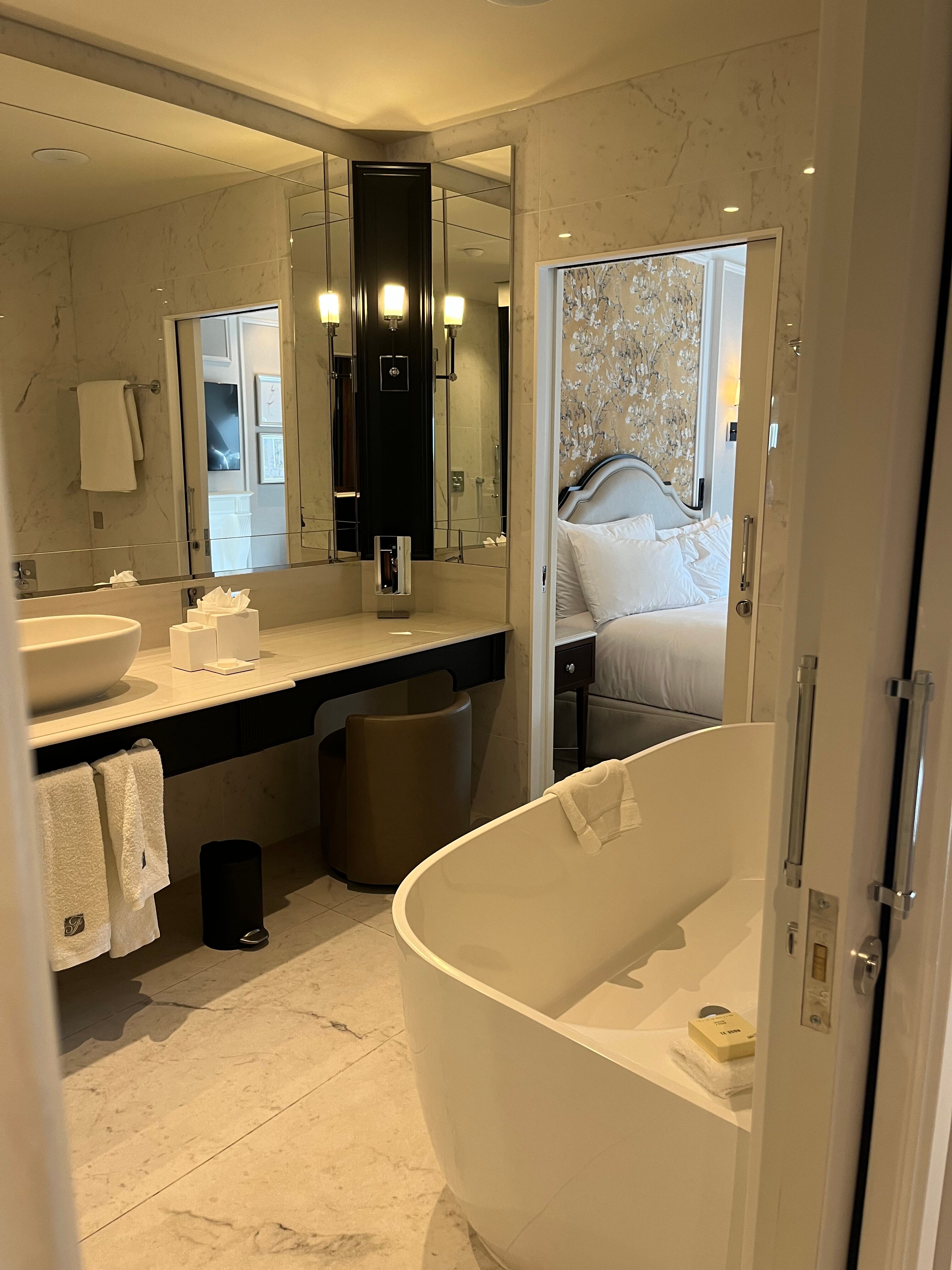 Fairmont Windsor Park-客卧