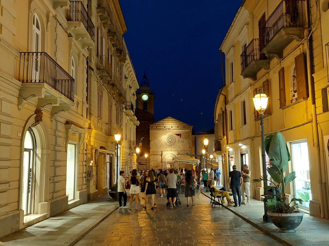Corso de Parma-瓦斯托必去景点