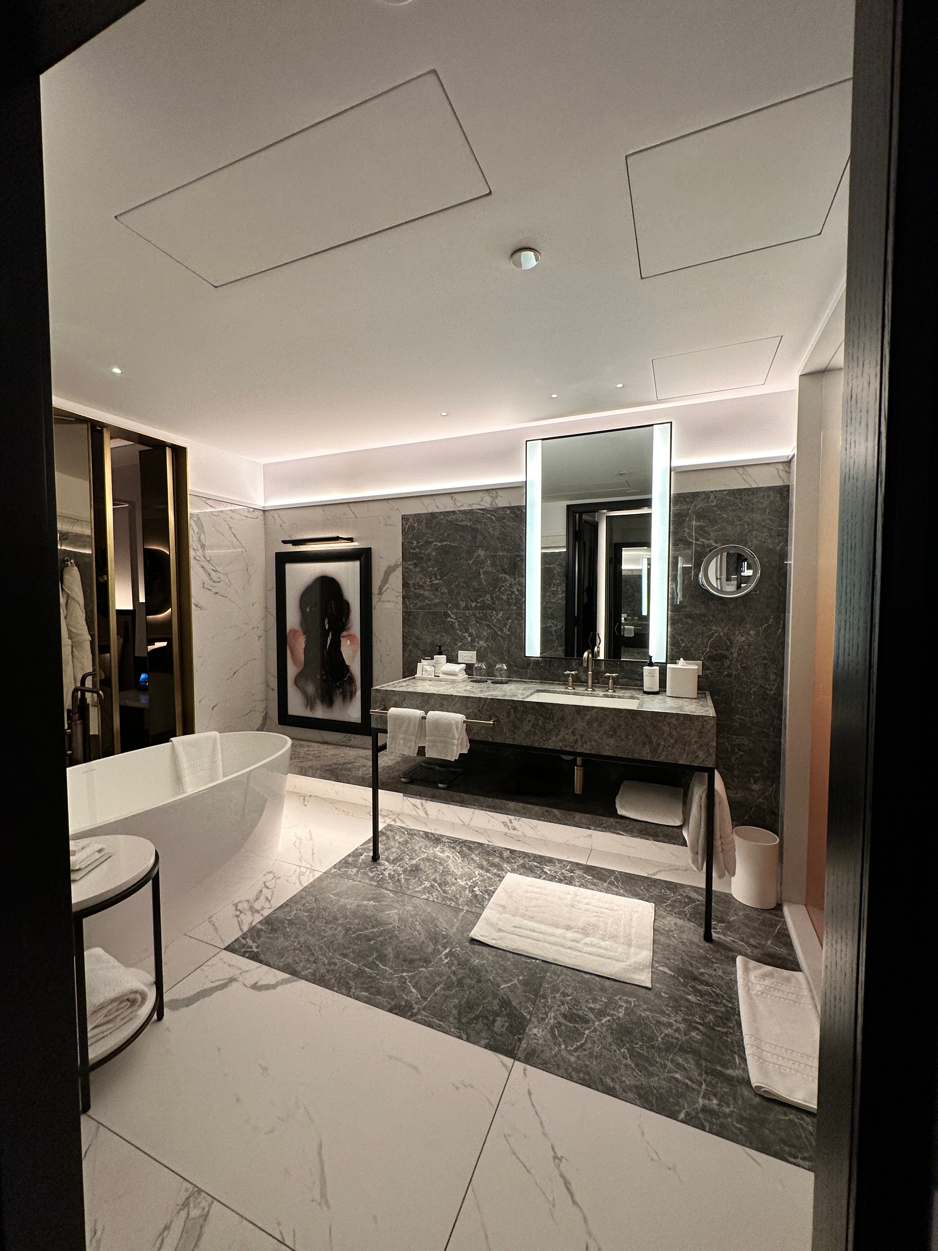 Four Seasons Hotel Montreal-浴室