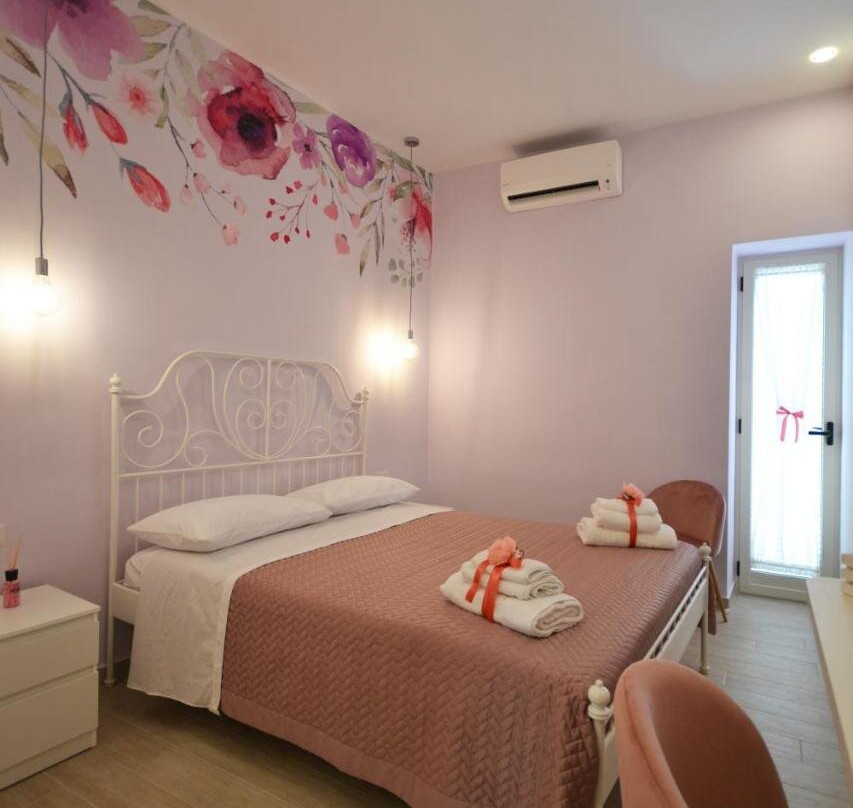 Santa Maria la Carita酒店住宿-Flower house