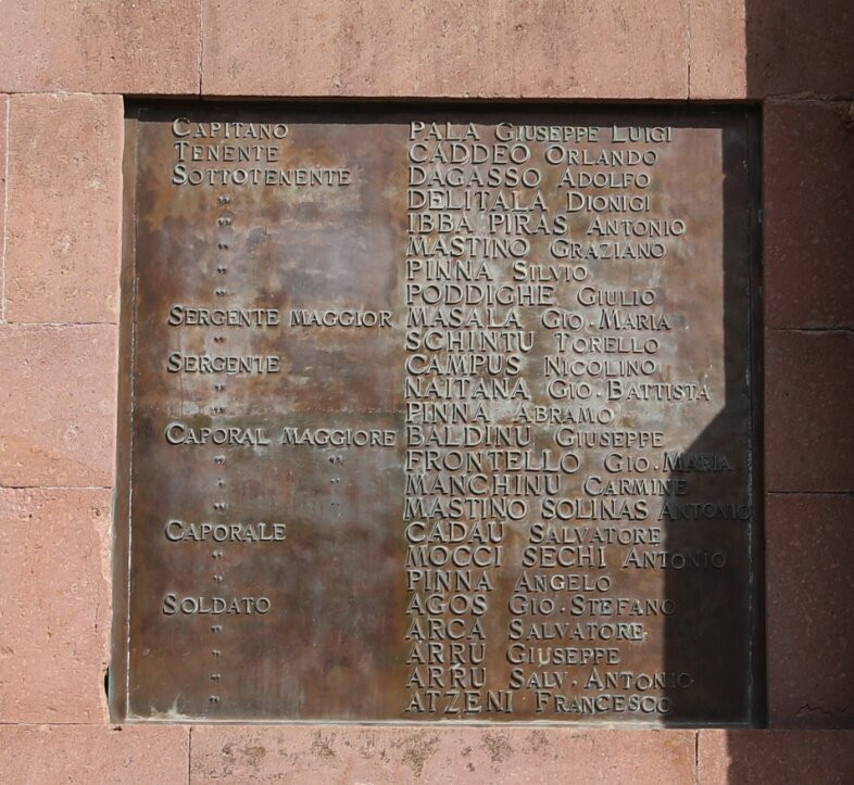 Monumento Ai Caduti Di Bosa-博萨必去景点