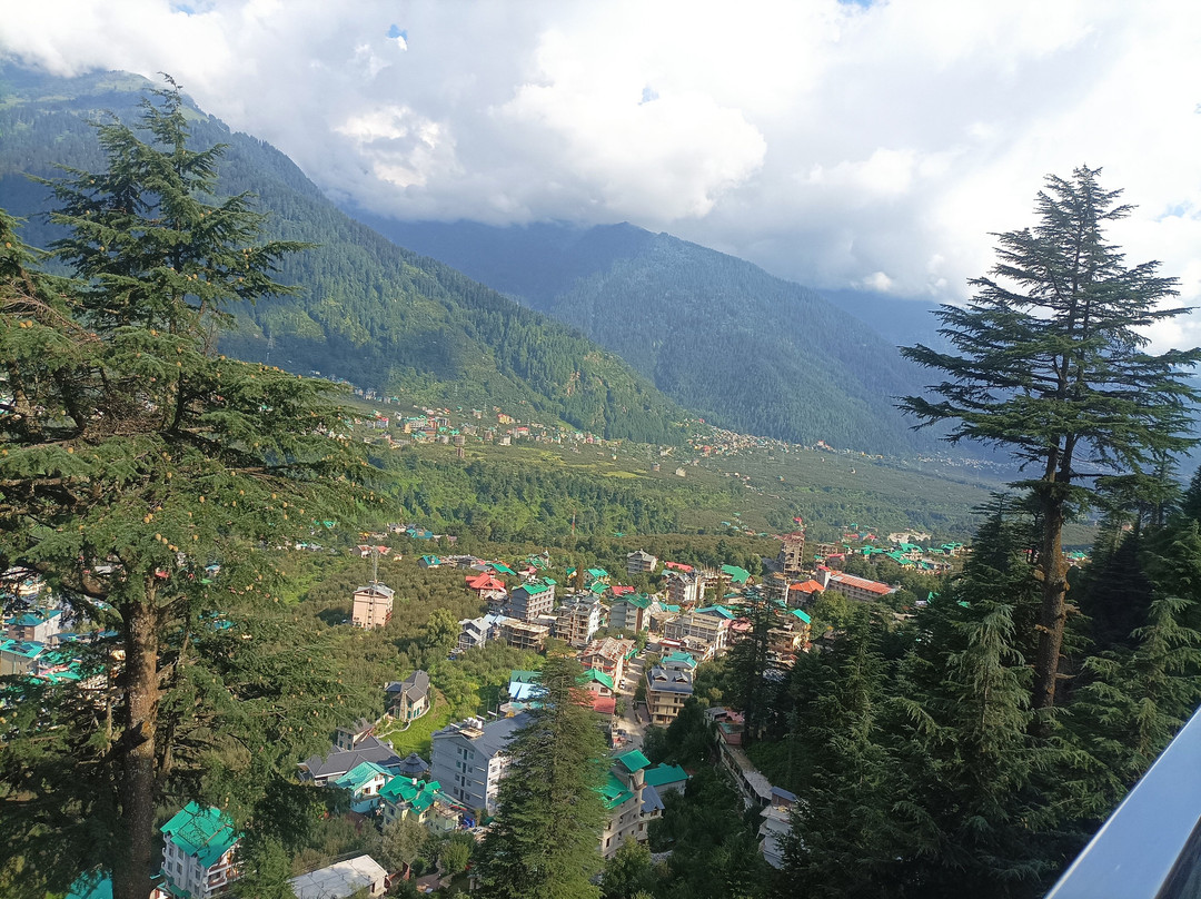 The Whitestone Inn & Suites Manali